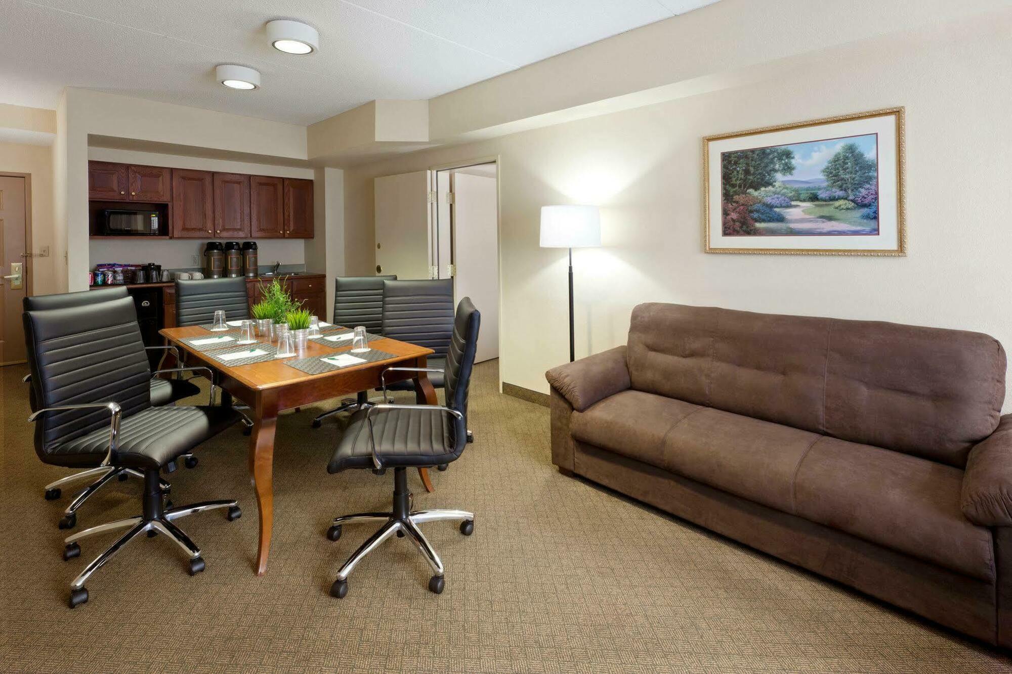Hampton Inn & Suites By Hilton- Newark Airport Elizabeth Exterior photo